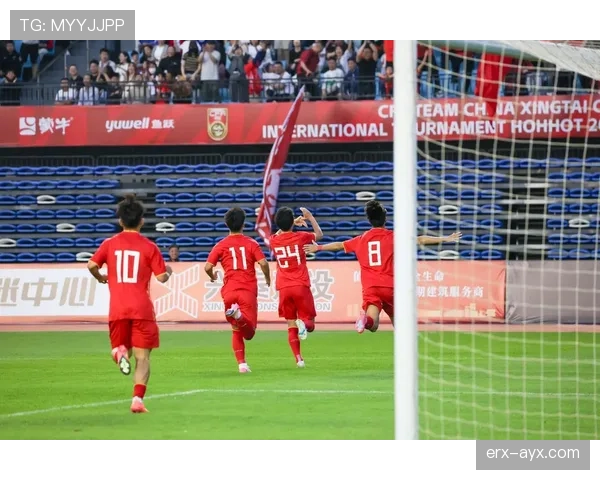 足球史上最震撼的十大进球重现辉煌，点燃球迷激情