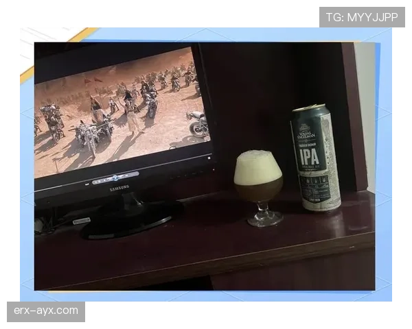 练俊杰家的冰箱里塞满了蛋白粉，邻居以为他开健身房