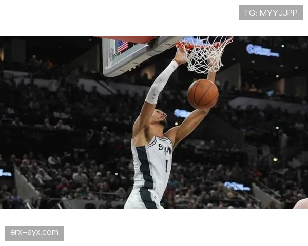 班·西蒙斯挡拆造位，较上季带动转化率回升